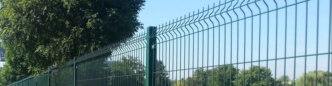 Curved Rib 3D Security Fence For Impact Resistance And Low Glare Visibility