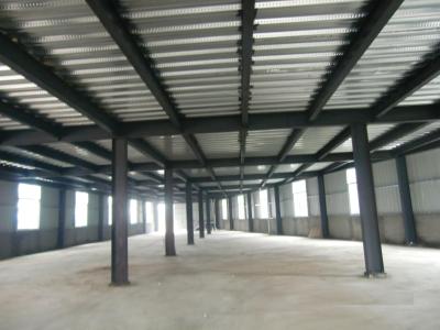 Armação de aço de grande resistência da garagem com a chapa de aço e as telhas coloridas da iluminação de Frp
