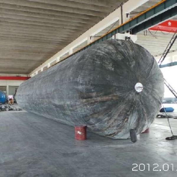 Airbags en caoutchouc pour le sauvetage des bateaux
