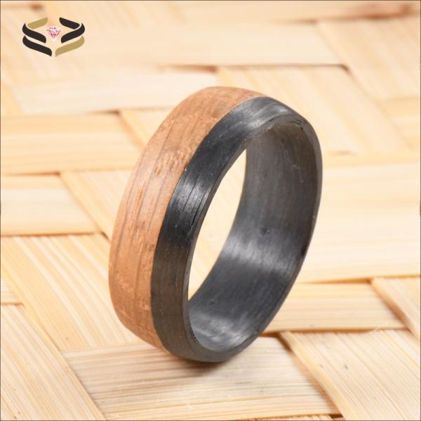Cúpula de la boda Anillo de fibra de carbono negro Barril de whisky natural carbonizado de madera con incrustaciones para hombres