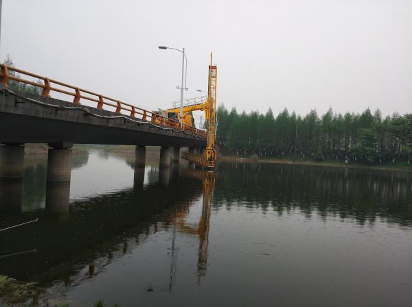 Heavy Duty OLVO FM400 8X4 Bridge Inspection Truck Low Oil Consumption