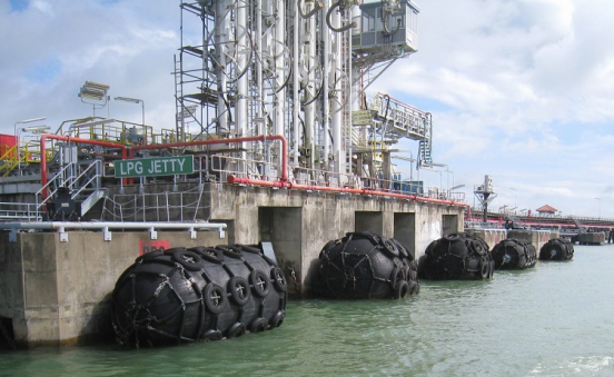 Black Inflatable Rubber Fender Marine Ball For Protecting The Hull