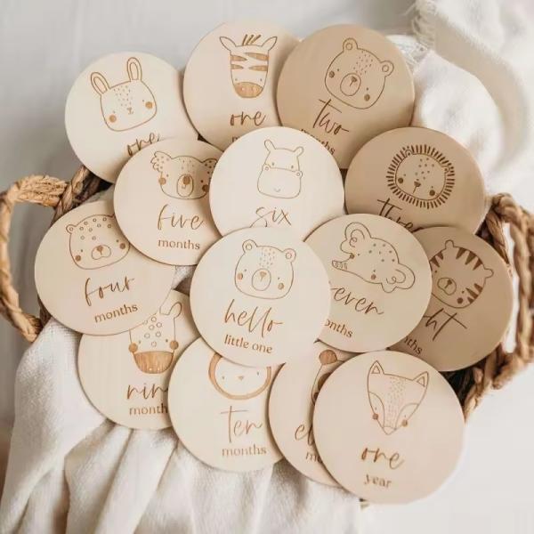 Nouveau-né bébé douche cadeau personnalisé coupe laser dessin animé animal mensuel bébé en bois jalon