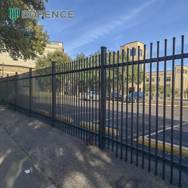 Fermeture en acier tubulaire durable