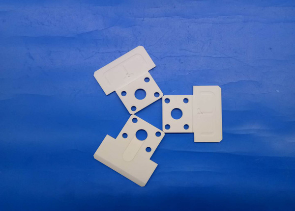 Сопротивление термального удара плиты изготовленного на заказ глинозема керамическое сосать керамические плиты листа Al2O3