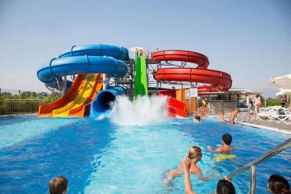 Parcs aquatiques piscine de loisirs équipements de toboggan en fibre de verre