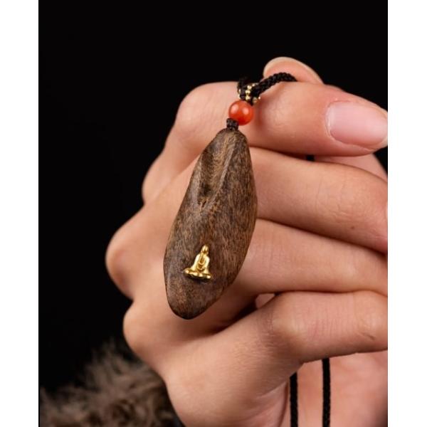 Carved Agarwood 18K Gold Buddha Necklace Pendant For Special Day Gift
