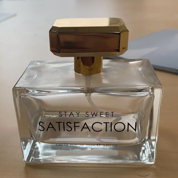 100ml Luxury Square Glass Perfume Bottles Various Color Durable For Make Up Packaging