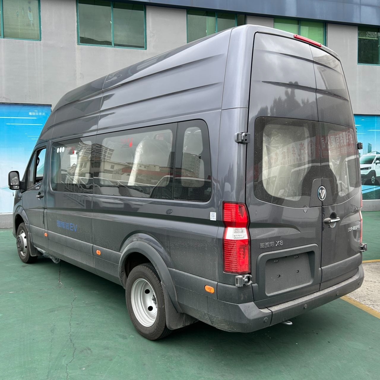 Long‑Wheelbase High‑Roof 4×2 Rear‑Wheel‑Drive 17‑Seat Electric Passenger Van - new energy passenger van