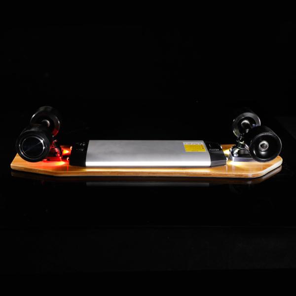 Remote Control High Powered Electric Skateboard Customized Color 600*255*120mm