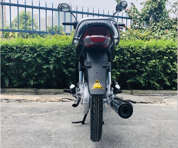 Une moto de 125cc chinoise à grande vitesse.