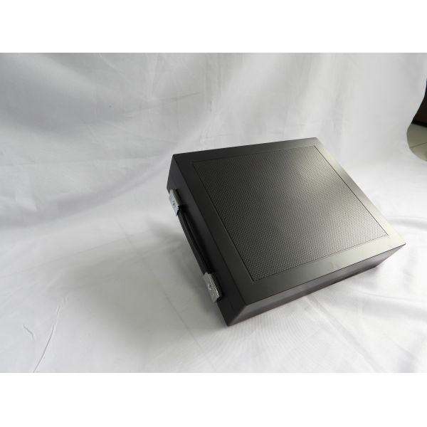 Compact And Portable Shield-type Countermeasure Device Equipped With A Directional Antenna For Precision Jamming Of Hostile Drones