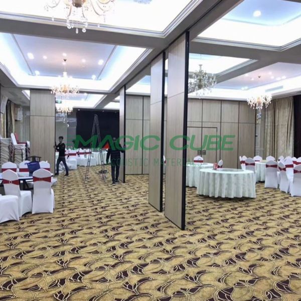 Adjustable Speed Sound Insulation Movable Partition Wall with High Flexibility for Co-Working Spaces