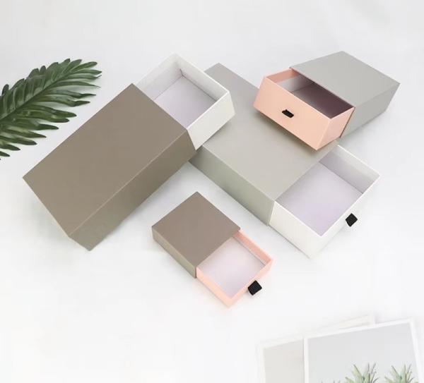 Velvet Inside 85x85x35mm Custom Paper Jewelry Boxes gift box packaging Matt Lamination