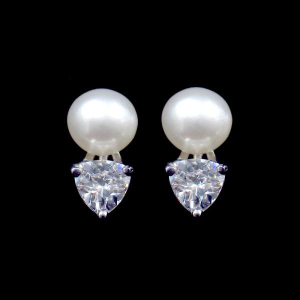 Wild Elegant Silver Pearl Earrings For Women Use 925 Silver Material