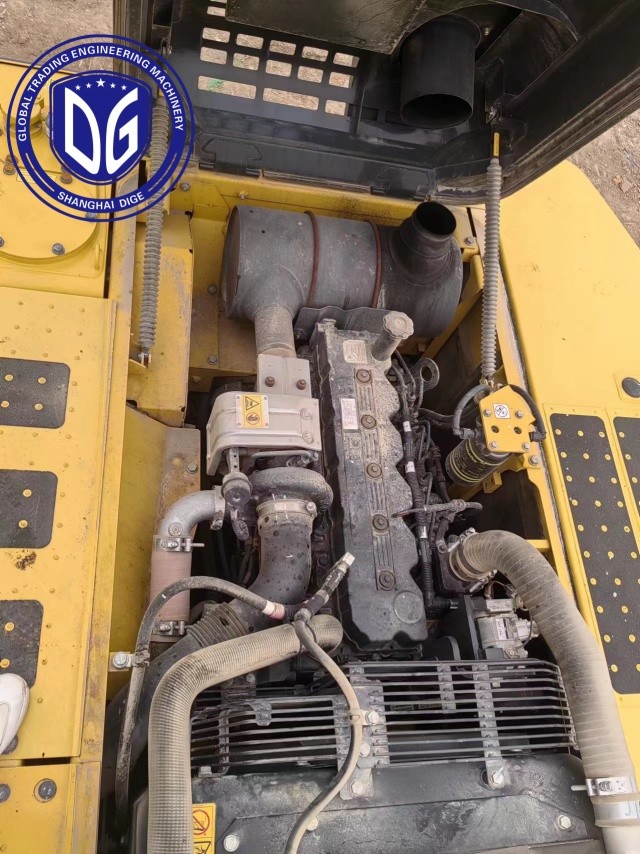Komatsu PC220-8 Использованный экскаватор с ползучим двигателем Автоматизированная система управления топливом