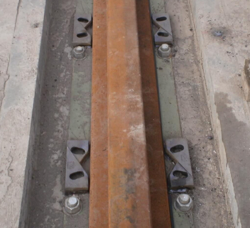 Двойной зажим рельса А100 крана отверстий