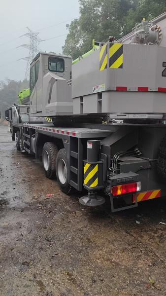 Heavy Duty Hydraulic Boom Truck 50 Ton For Construction Mining Sites
