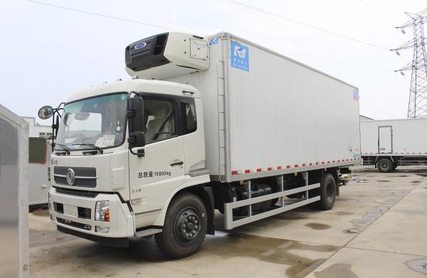 20ft Dongfeng 4x2 Refrigerated Box Trailer / Refrigerated Cargo Van Diesel Fuel Type
