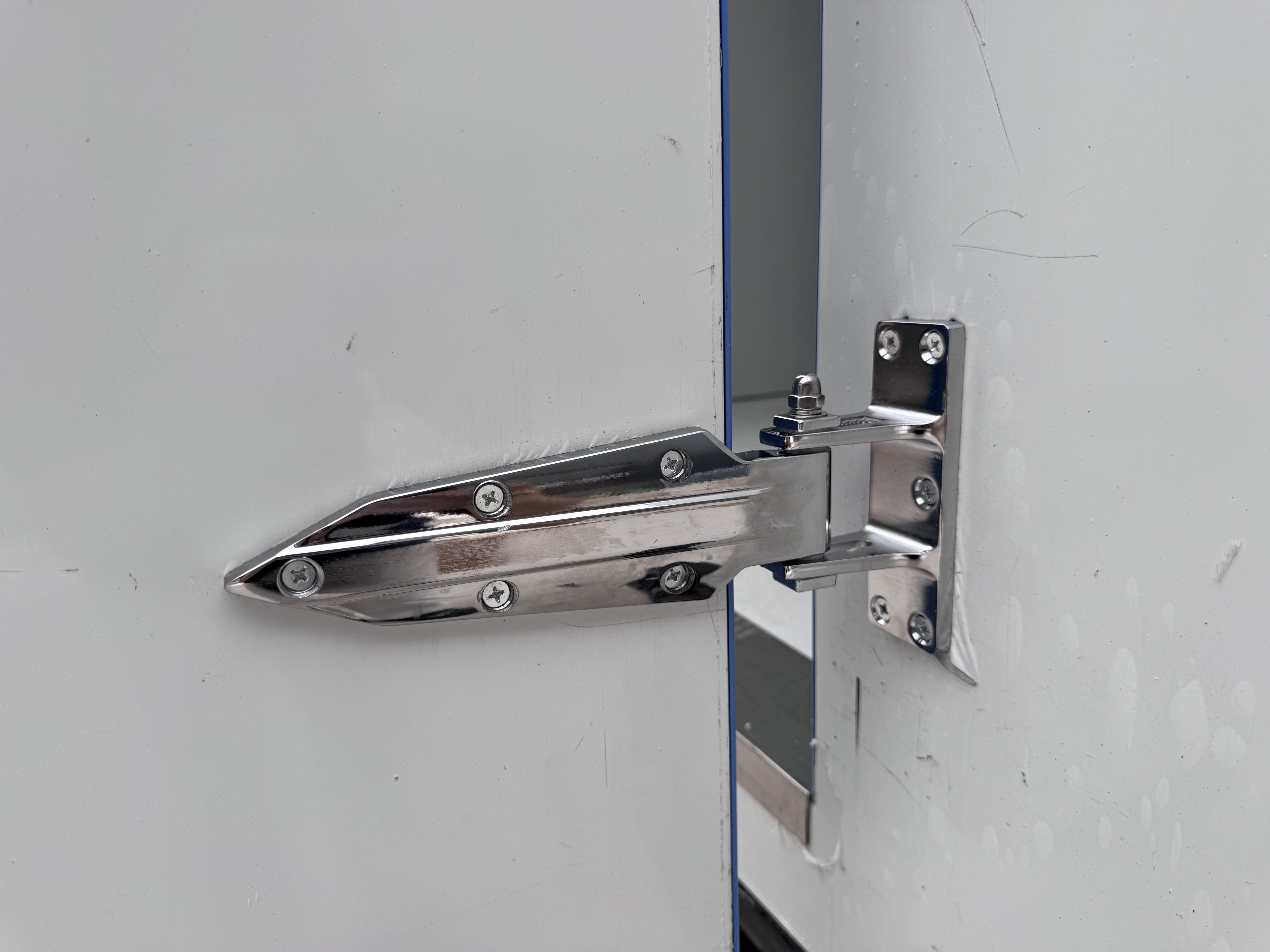 Refrigerated Truck with High Hardness Painted Steel for Durability and Dual-temperature Control with Customizable Refrigeration System