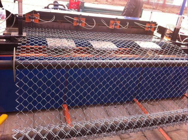 Aluminized Spiral Chain Link Perimeter Fencing System Top Ended with Barbed Wire