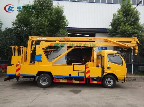 ISUZU 4X2の高度操作のための油圧折り畳み式の指の関節ブームのトラック