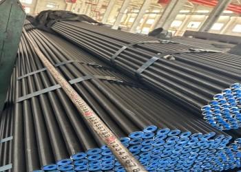 Tuyau en acier sans soudure peint en noir ASTM A53 avec service de poinçonnage