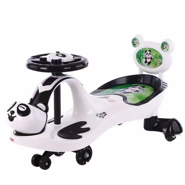 Мальчики и девочки ездят на свинговых автомобилях с сертификатом CE