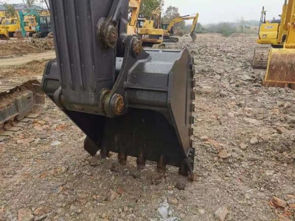 Used Crawler VOLVO EC220D Excavator with 0.8–1.8 m3 Bucket Capacity