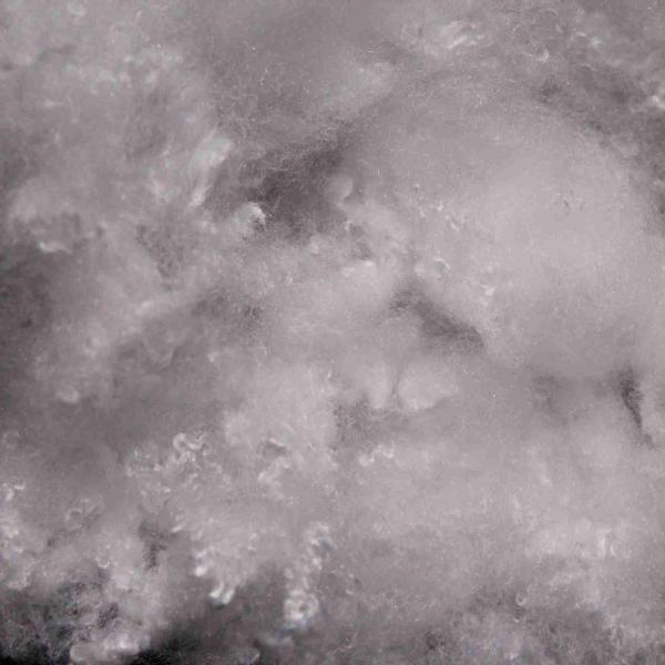 Fabrication à partir de fibres de polyester vierges non siliconées