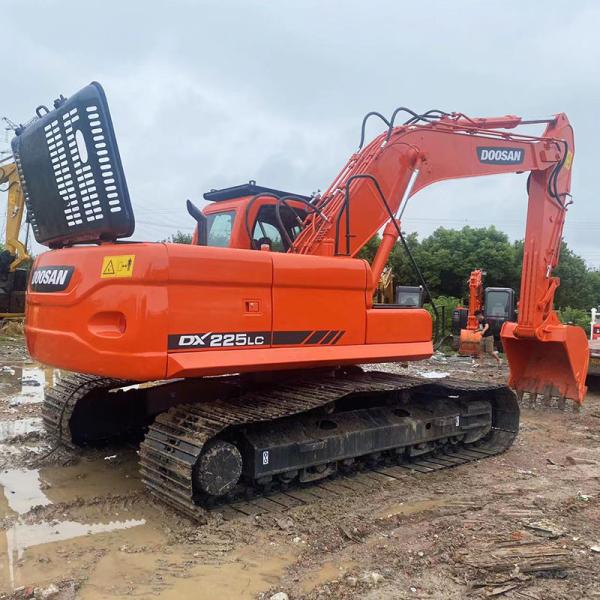 DX225 Used Doosan Excavators Powerful Engine 157kw Rated Power