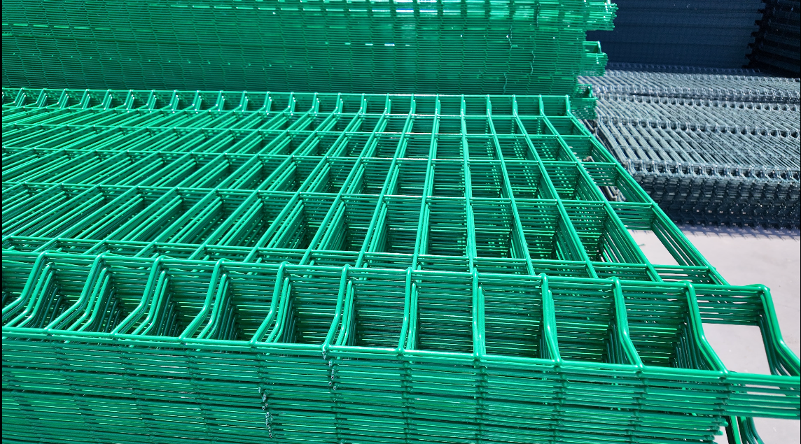 Curved Welded Wire Mesh 3D Bending Fence Residential Farm Fence