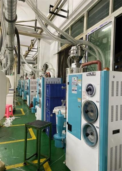 省エネおよびよい乾燥の効果の PLA のプラスチック材料のホッパー ローダー