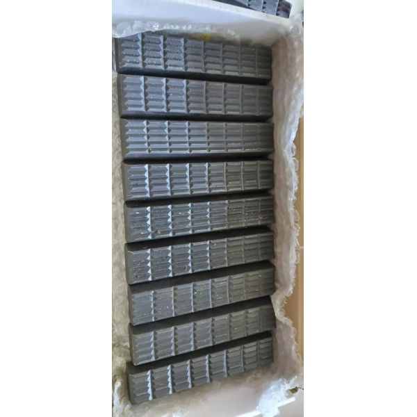 slip, slips, vice jaw strip, grip, grips for drill rod, jaw strip,