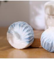 Film soluble dans l'eau froide en relief et biodégradable avec titane blanc