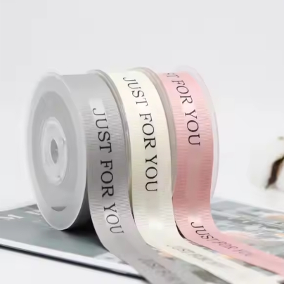 Изготовление самодельной высокой световой 6 мм полиэстерной ленты для упаковки подарков с логотипом JUST FOR YOU