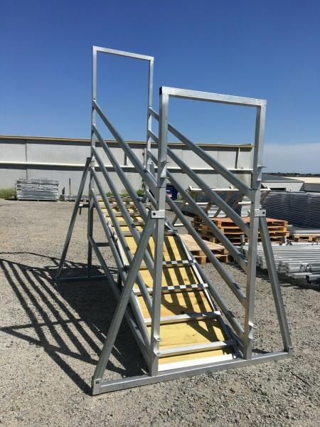 Adjustable Galvanized Cattle Chute Loading Ramp  HDG Adjustable 6 Rail Cattle Panels Loading Ramp 2.4h x 3.6L Slide Gate