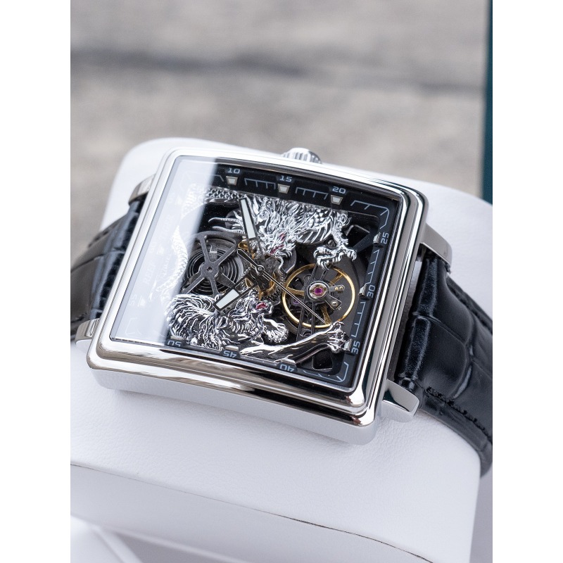 Lightweight Traditional Business Wristwatch Offering Comfortable Fit and Timekeeping Perfect for Daily Office Wear