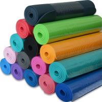 Le tapis épais rallongé NBR de yoga de glissement de 1cm non écument logo de Customed