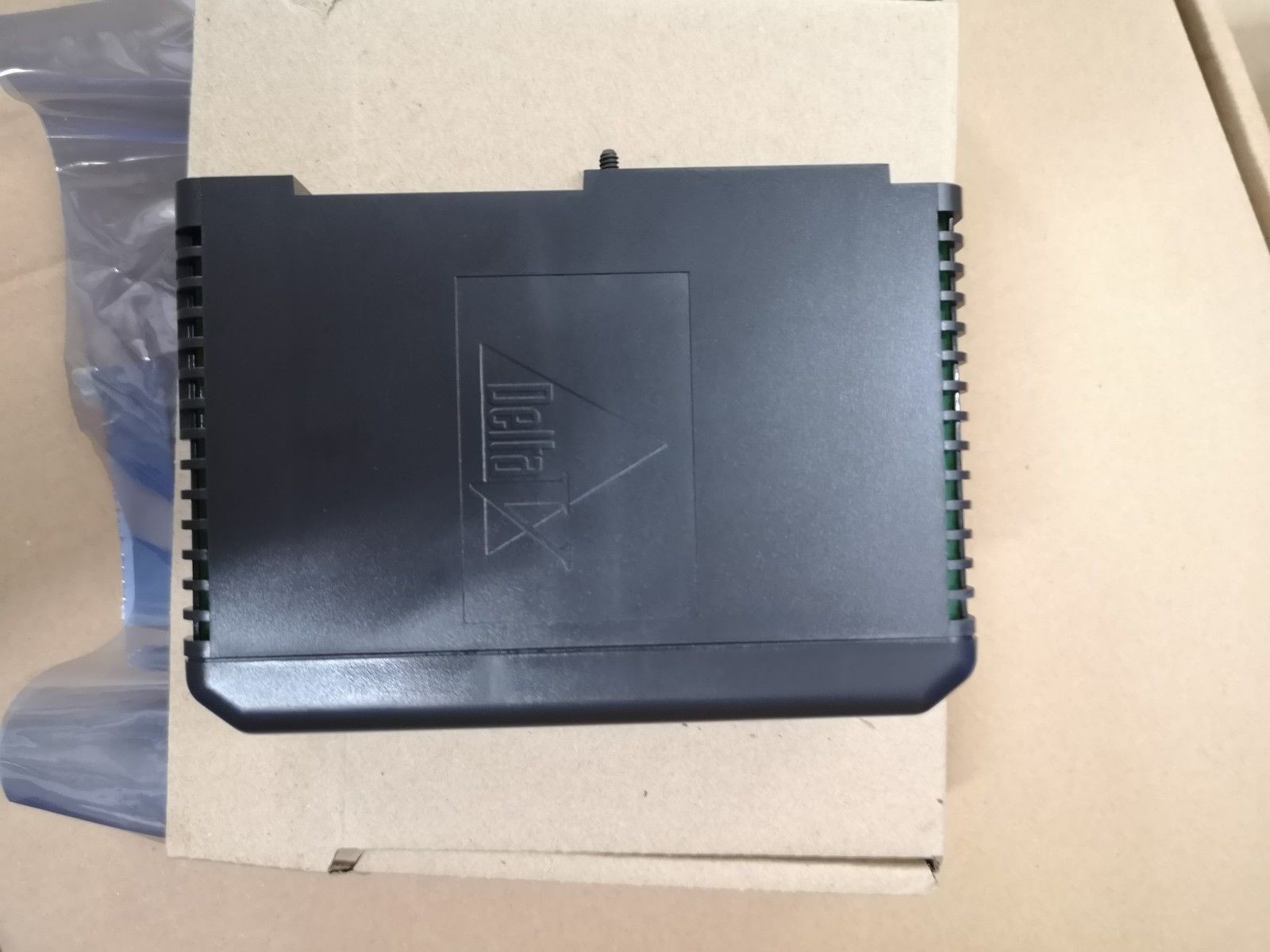 EMERSON KJ2005X1-MQ1 VE3008 +5 VDC на 1,4 a, 1 mm размах от 5 Hz до 16 Hz, 0,5 g от 16 Hz до 150 Hz