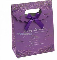 Печатать плоскую хозяйственную сумку девушки бумажных мешков ручки подгонянную Kraft симпатичную с сердцем