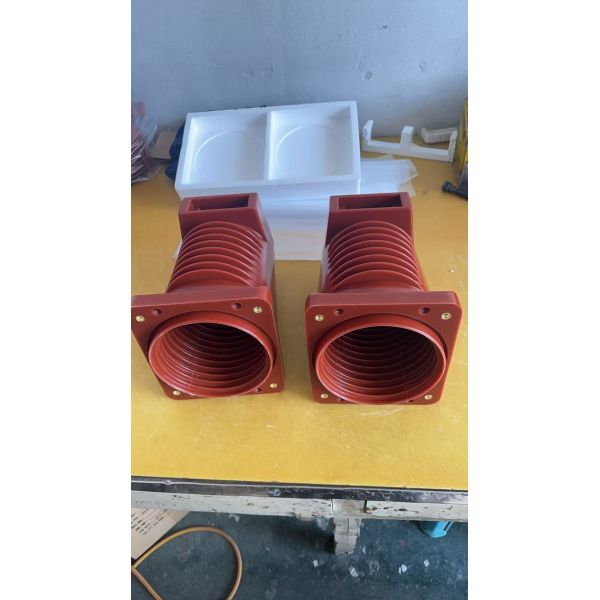 630A/1250A/1600A  24kV Casting Resin Insulator Spout Bushing Protect Copper Busbar