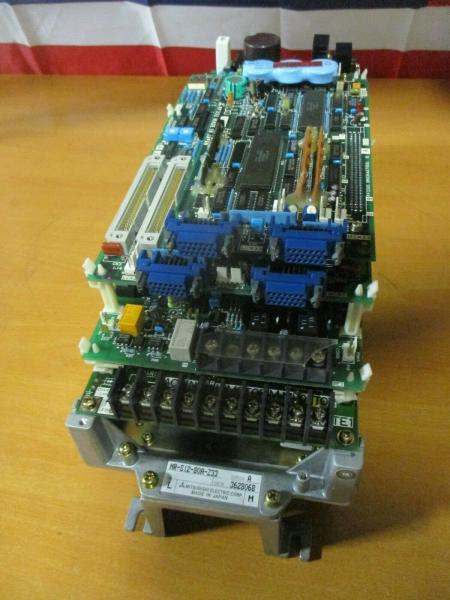 O SERVO SERVO DA C.A. DO AMPÈRE DA MOVIMENTAÇÃO SERVO DE MITSUBISHI MR-S12-80A-Z33 CONDUZ O CARTÃO DA OPÇÃO DE 2 LINHAS CENTRAIS - RF-322