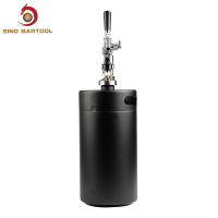 Garrafa isolada de Mini Keg Tap System With Sodasteam do fechamento da bola
