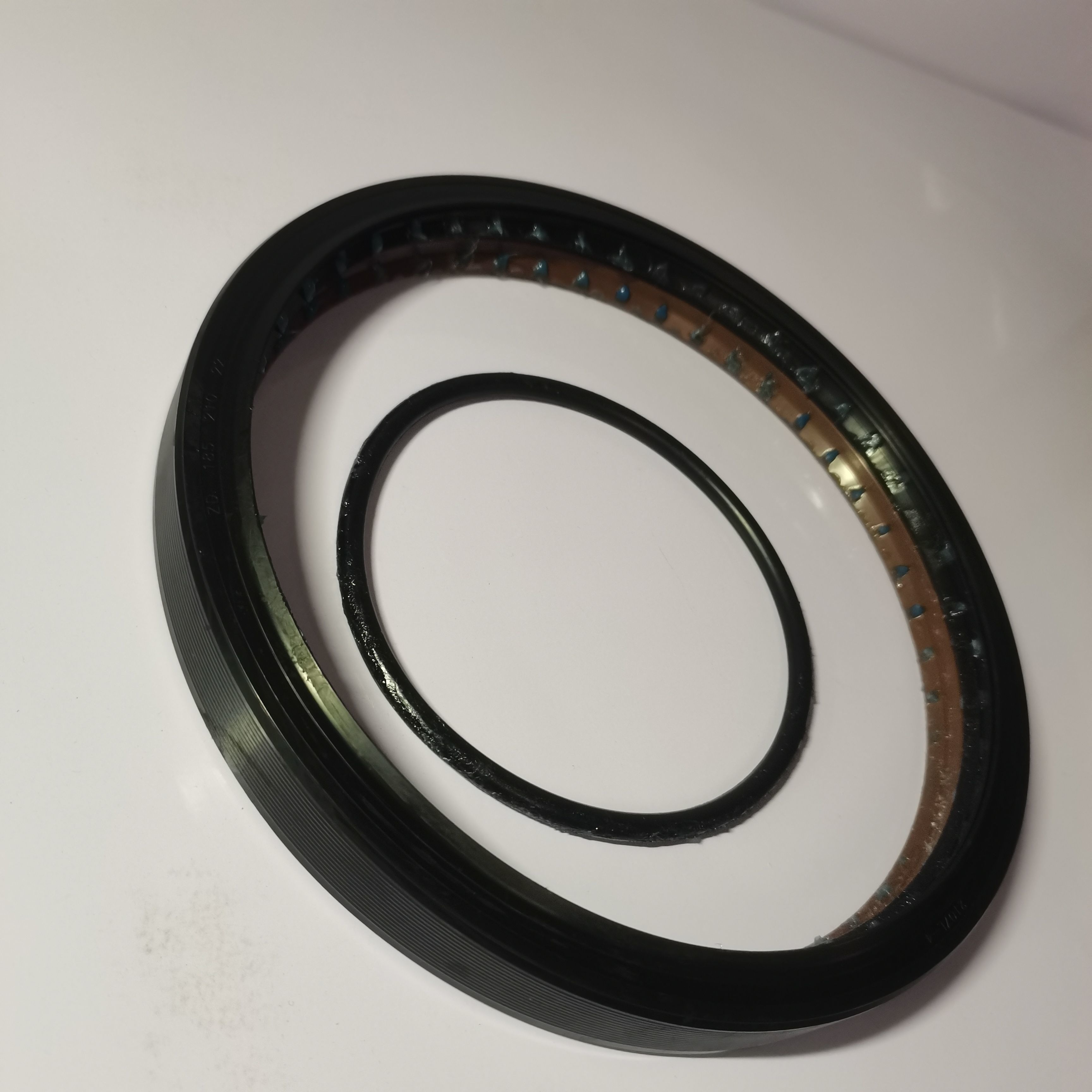 Original Quality Leak Prevention Durability Truck High-Temperature Resistance Rear Wheel Oil Seal for Truck Parts