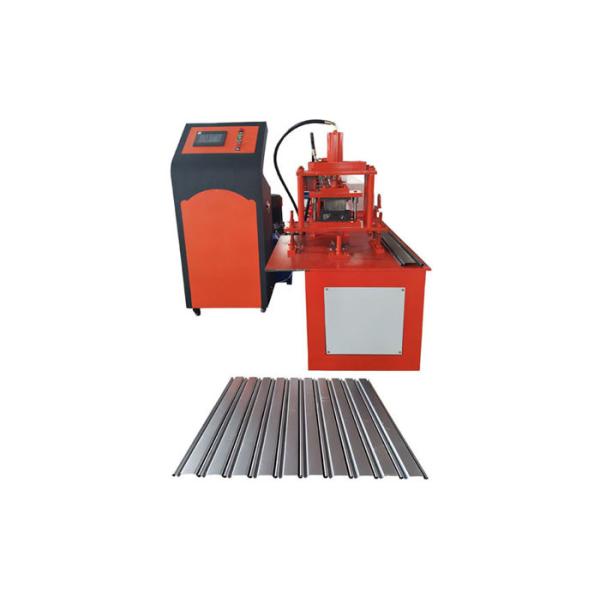 機械を形作るフル オートマチックのガレージのドア ロール