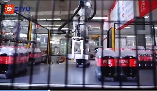Bebidas carbonatadas de alta velocidad totalmente automáticas Paletizador de columna única para la línea de producción de Coca-Cola con estación de clasificación antes de la paletización