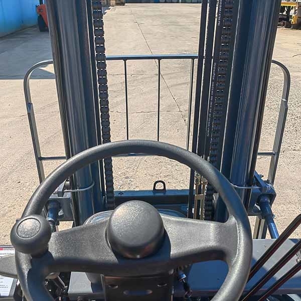ISUZU C240 3 Ton Diesel Forklift Container Mast 3000kgs Diesel Engine Forklift