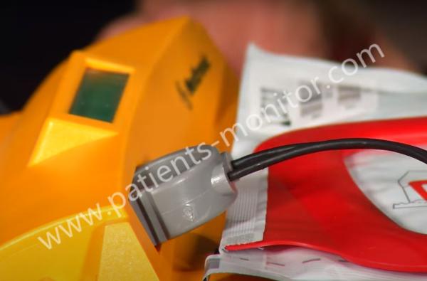 CR de Lifepak do controle de Med-tronic físico mais o equipamento do desfibrilador para o hospital