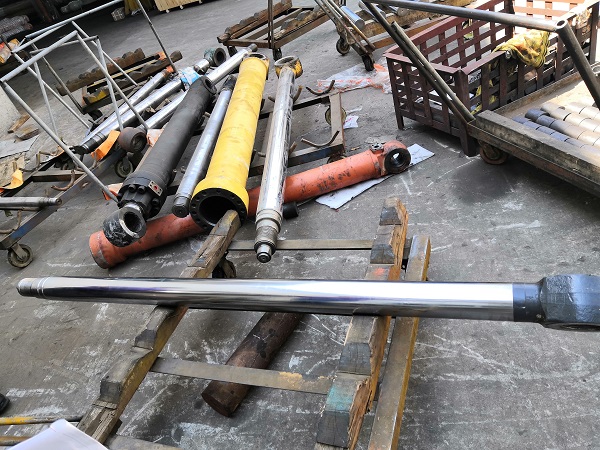 DX300-9 ARM hydraulic cylinder rod